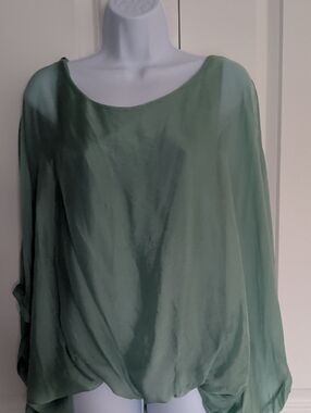 NWT Beautiful high-quality top made in Italy with a luxurious silk blend fabric.